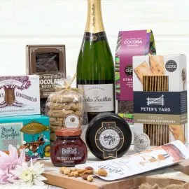 Elite Hampers, UK Corporate Gifts, Luxury Corporate Gifts, Company & Employee Gifts, Shropshire hampers, gifts for employee appreciation, Luxury Wicker Hamper.