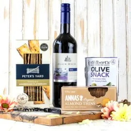 Elite Hampers, UK Corporate Gifts, Company & Employee Gifts, Shropshire hampers, gifts for employee appreciation, Red Wine and treats hamper.