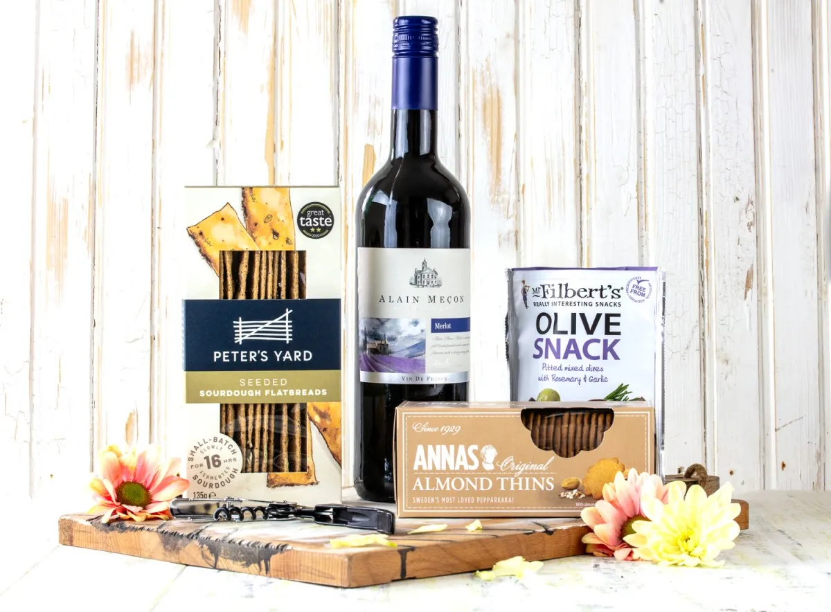 Elite Hampers, UK Corporate Gifts, Company & Employee Gifts, Shropshire hampers, gifts for employee appreciation, Red Wine and treats hamper.